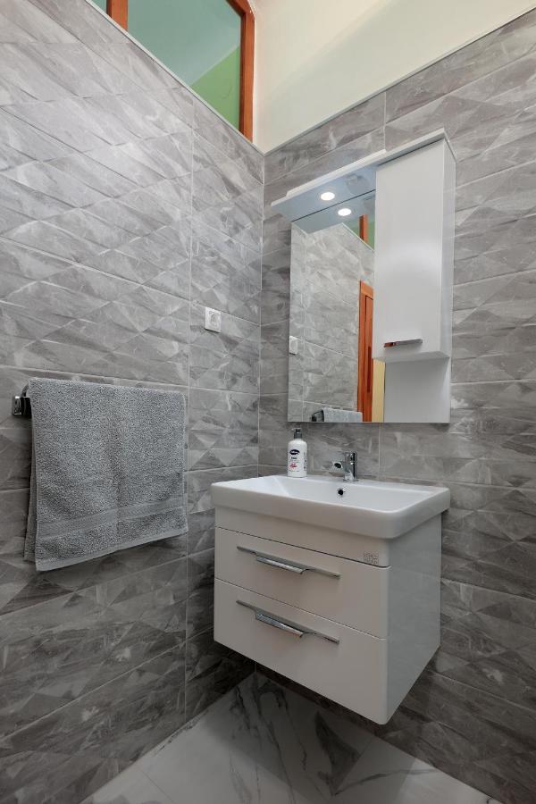 Apartments Smoky Новалья Экстерьер фото