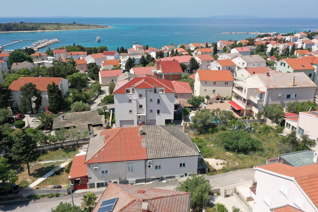 Apartments Smoky Новалья Экстерьер фото