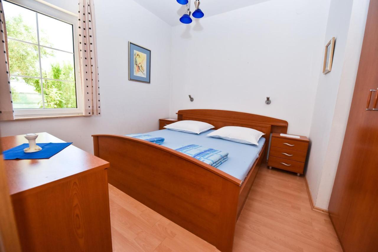 Apartments Smoky Новалья Экстерьер фото