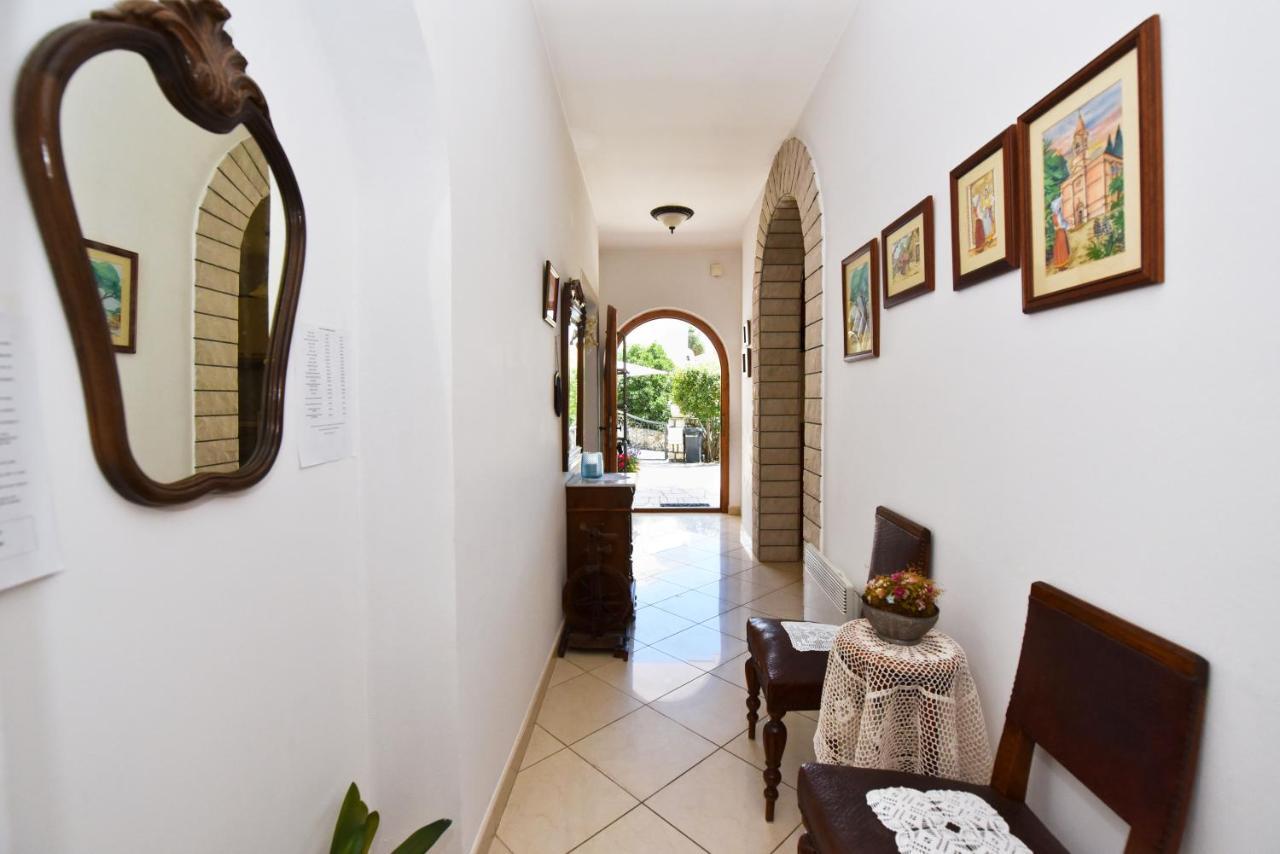 Apartments Smoky Новалья Экстерьер фото