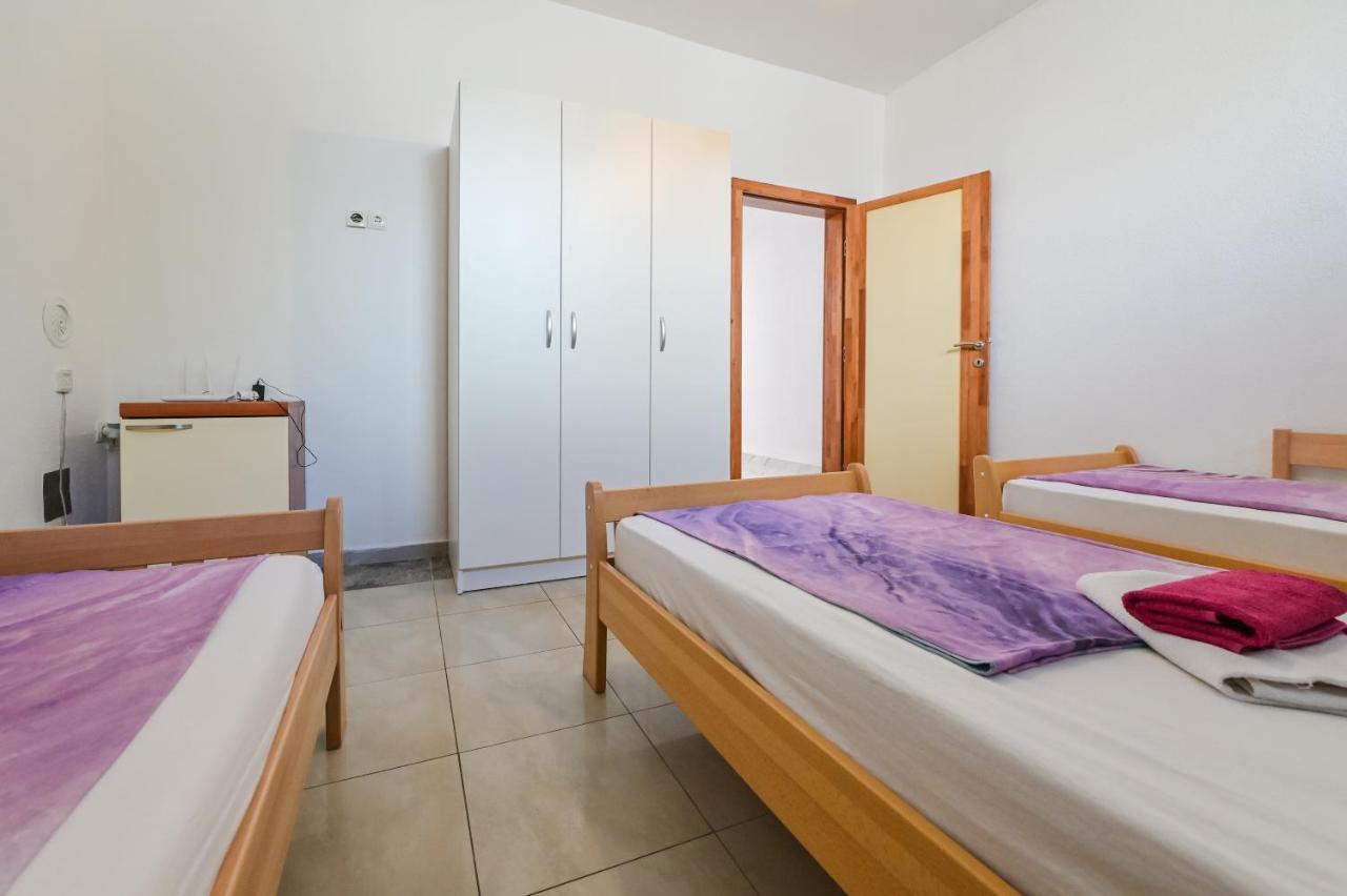 Apartments Smoky Новалья Экстерьер фото