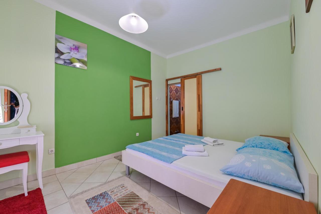 Apartments Smoky Новалья Экстерьер фото
