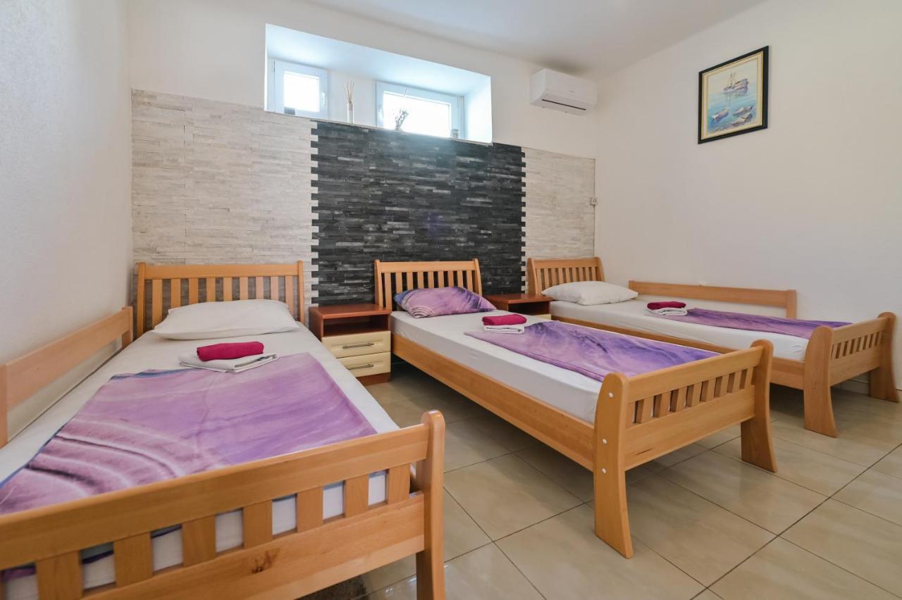 Apartments Smoky Новалья Экстерьер фото