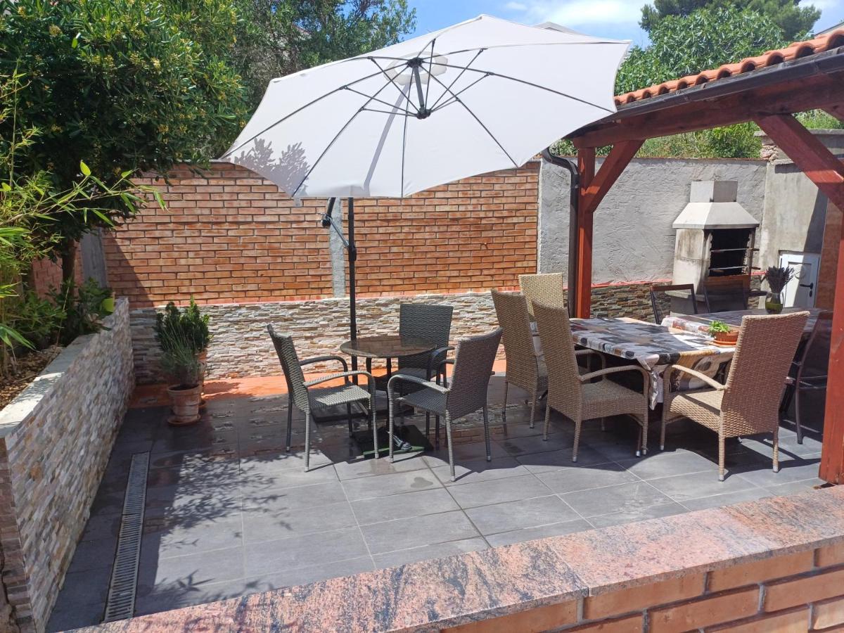 Apartments Smoky Новалья Экстерьер фото